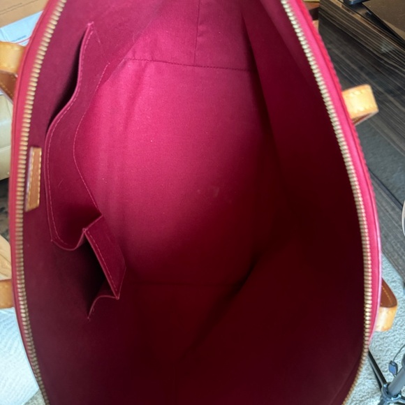 Louis Vuitton Vernis Bellevue GM RED AUTHENTIC - Picture 8 of 16